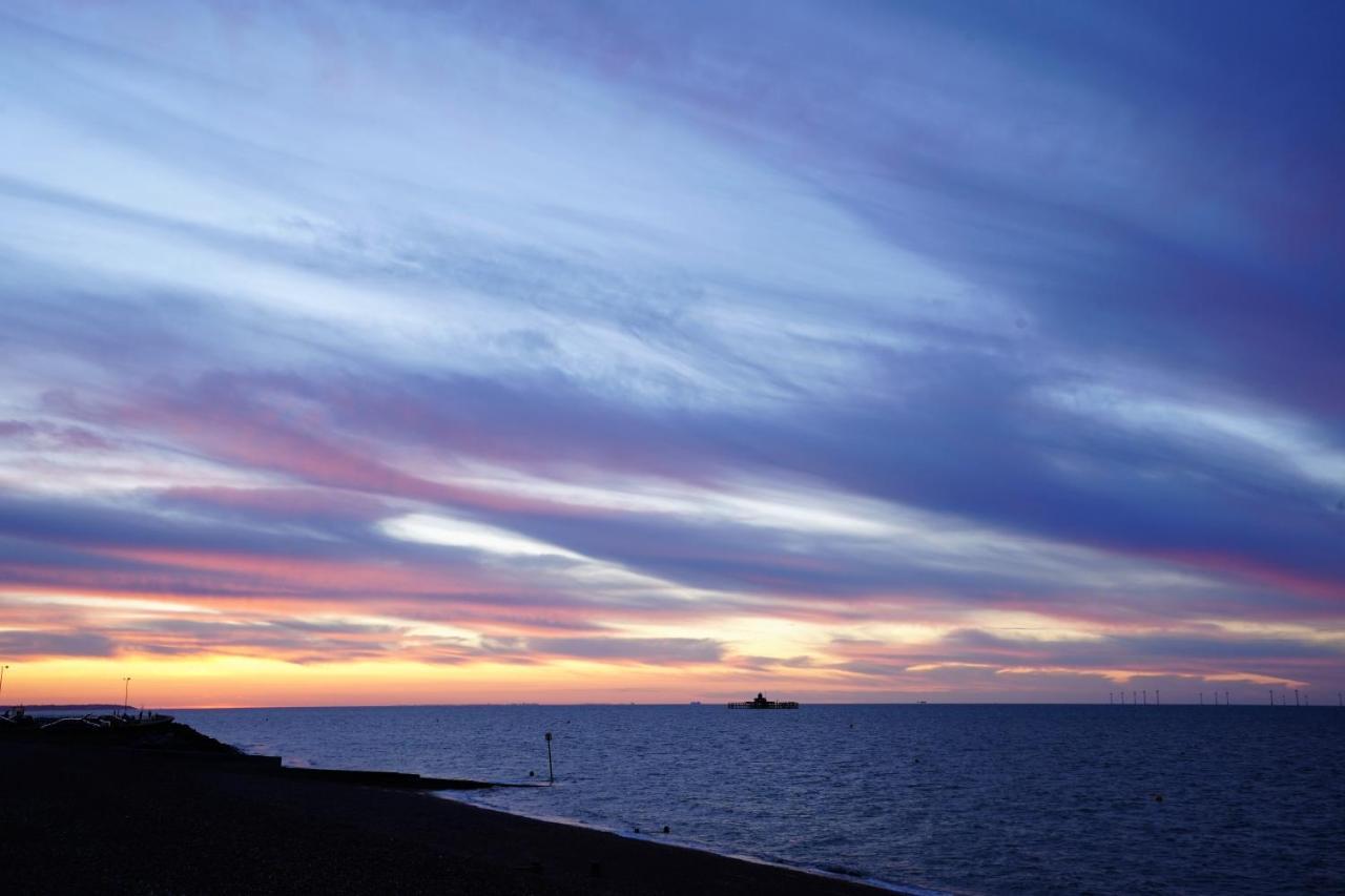Two Bedroom Private Cottage With Private Parking Just By The Sea Herne Bay Exterior photo