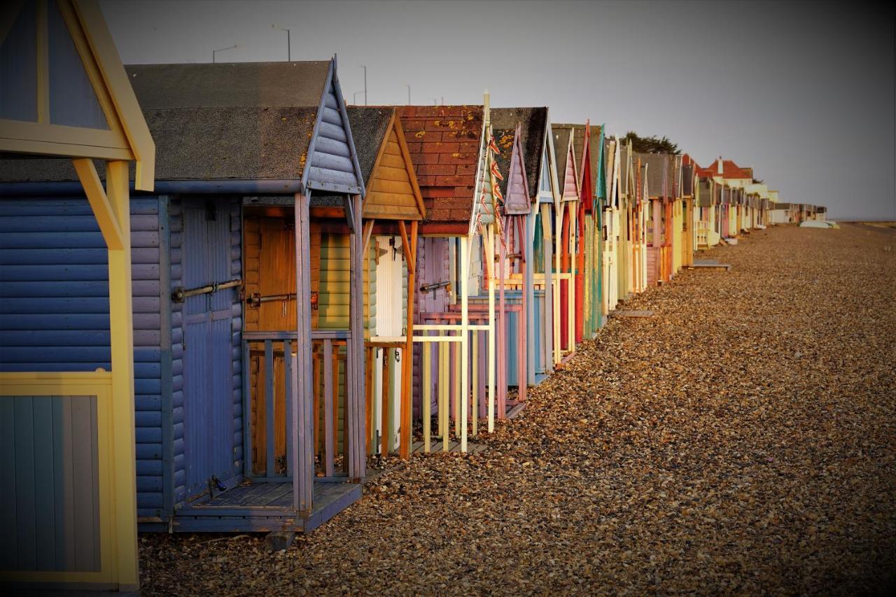 Two Bedroom Private Cottage With Private Parking Just By The Sea Herne Bay Exterior photo