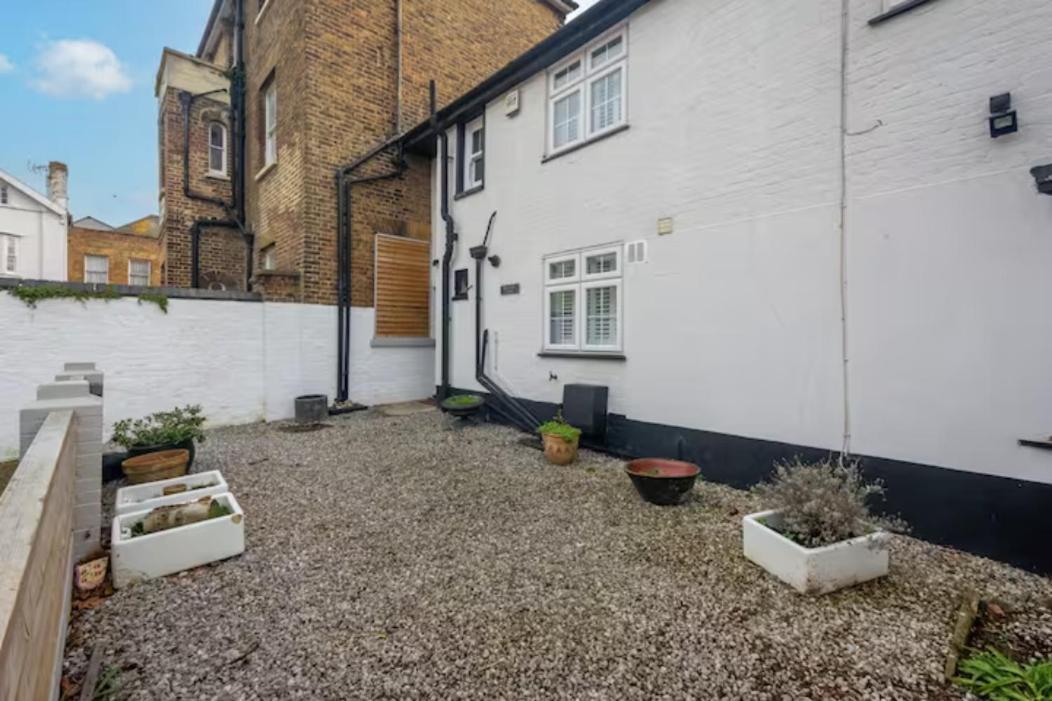 Two Bedroom Private Cottage With Private Parking Just By The Sea Herne Bay Exterior photo