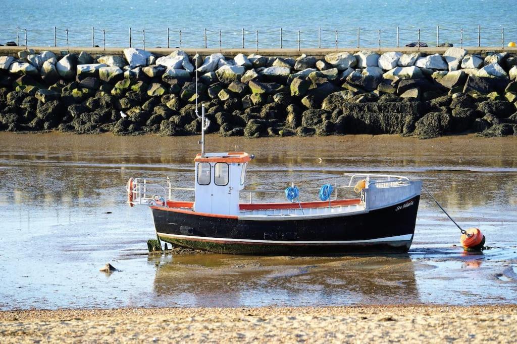 Two Bedroom Private Cottage With Private Parking Just By The Sea Herne Bay Exterior photo