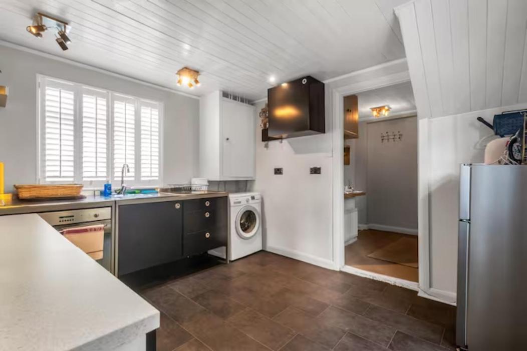 Two Bedroom Private Cottage With Private Parking Just By The Sea Herne Bay Exterior photo